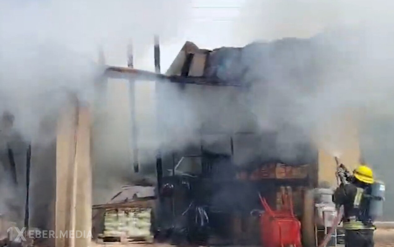 Bakıda mağaza yandı - Video
