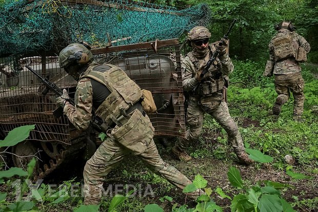 Ukrayna hökuməti hərbçiləri bir asılılıqdan qorumaq qərarına gəlib