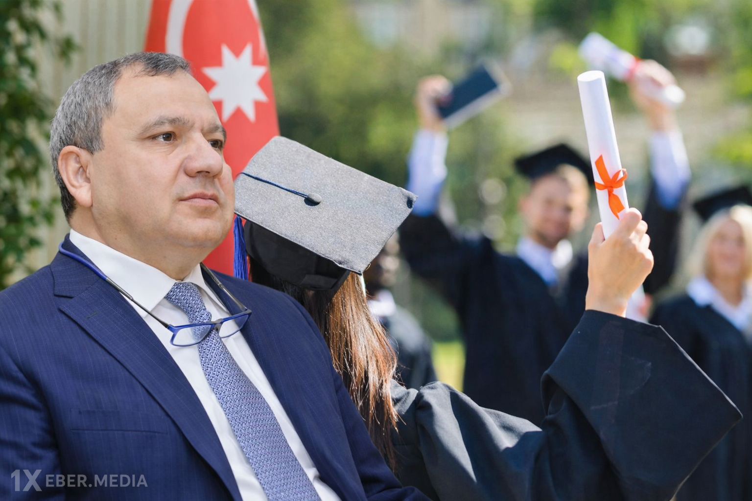 BDU-da məzunlara məcburi mantiya satılır?
