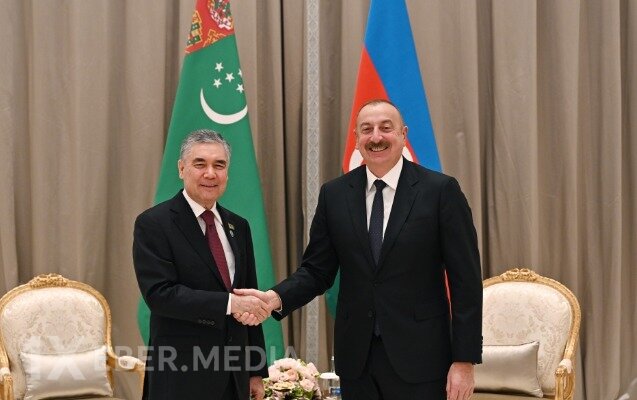 İlham Əliyev Qurbanqulu Berdiməhəmmədovla danışdı