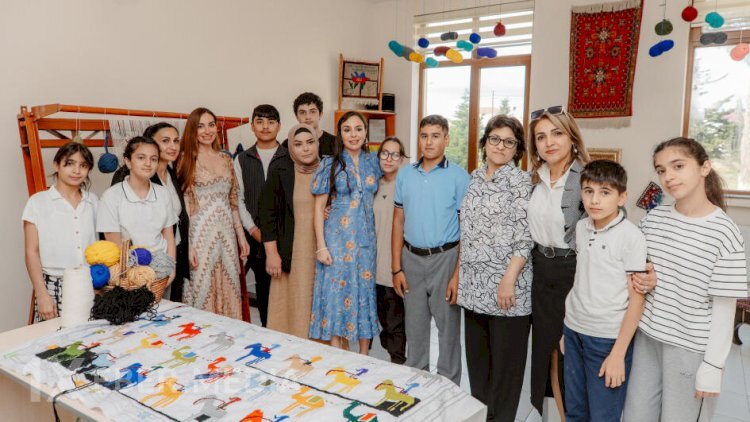 Leyla Əliyeva və Arzu Əliyeva internat məktəbə baş çəkdilər