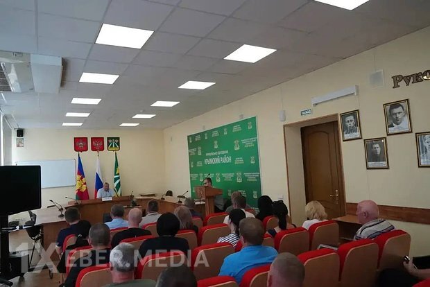 Rusiyanın bir bölgəsində bəndin yarılması torpaq sahələrinin su altında qalmasına və mümkün təxliyəyə səbəb olub