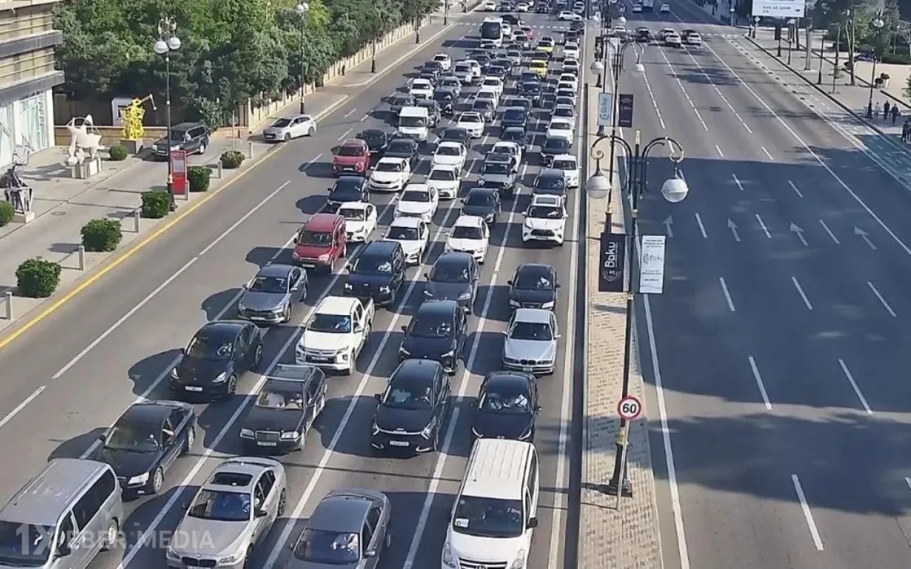 Bəzi yollarda sıxlıq yarandı - SİYAHI