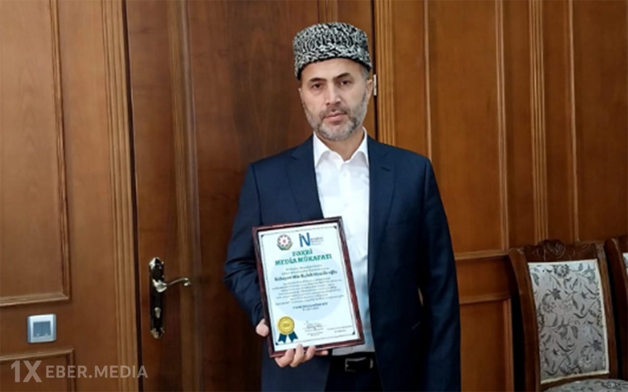 “Bibi Heybət”in imamının diplomu tanınmadı