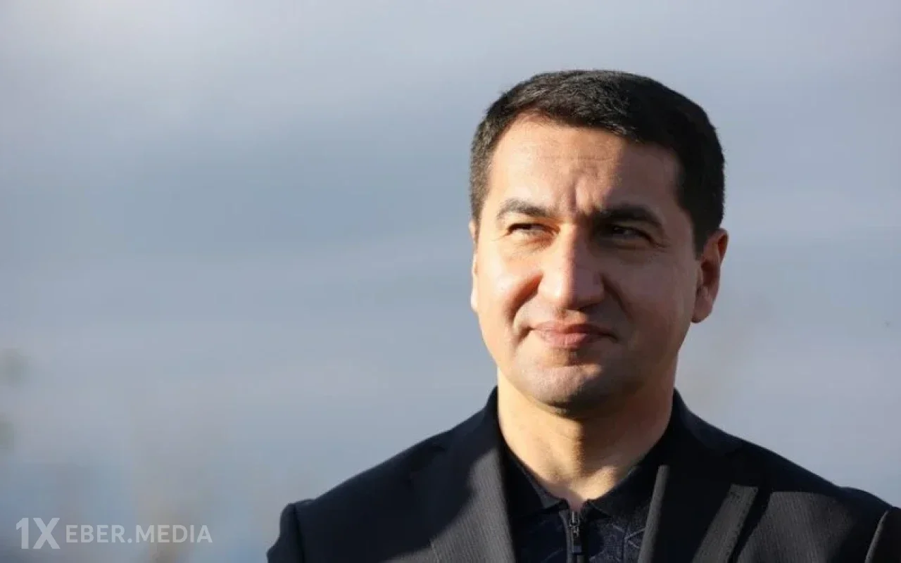 Hikmət Hacıyev Şuşada "Tiktok" və "Linkedin"in məsul şəxsləri ilə görüşdü