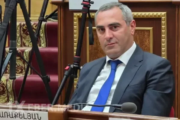 Erməni deputat istefa verdi