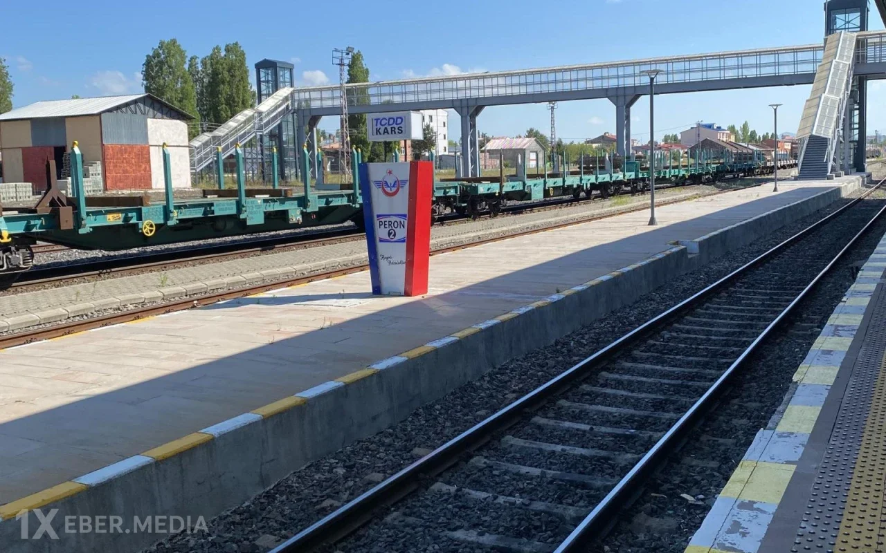 Ermənilər Gümrüdən Türkiyəyə dəmir yolu ilə getdilər