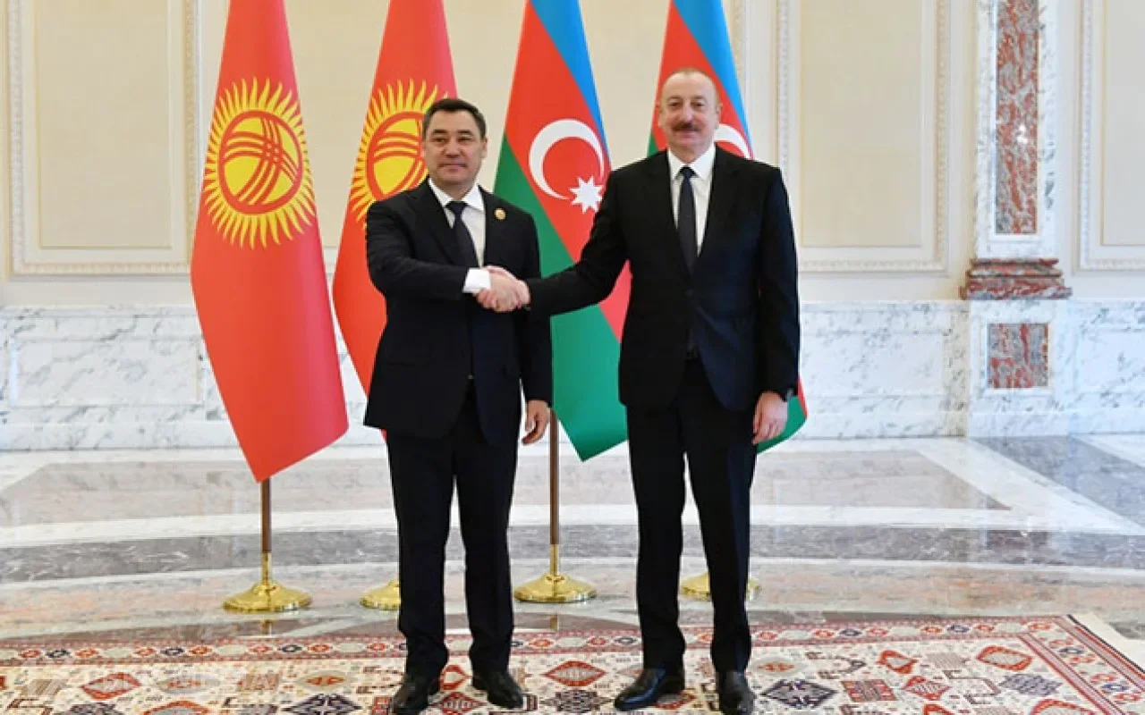 İlham Əliyev qırğızıstanlı həmkarı ilə təkbətək görüşdü