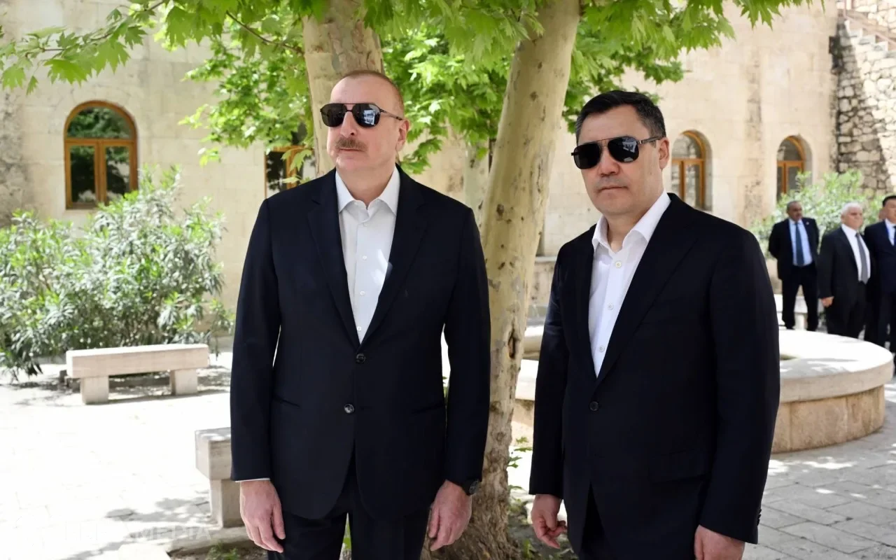 İlham Əliyev Japarovu Azərbaycana səfərə dəvət etdi