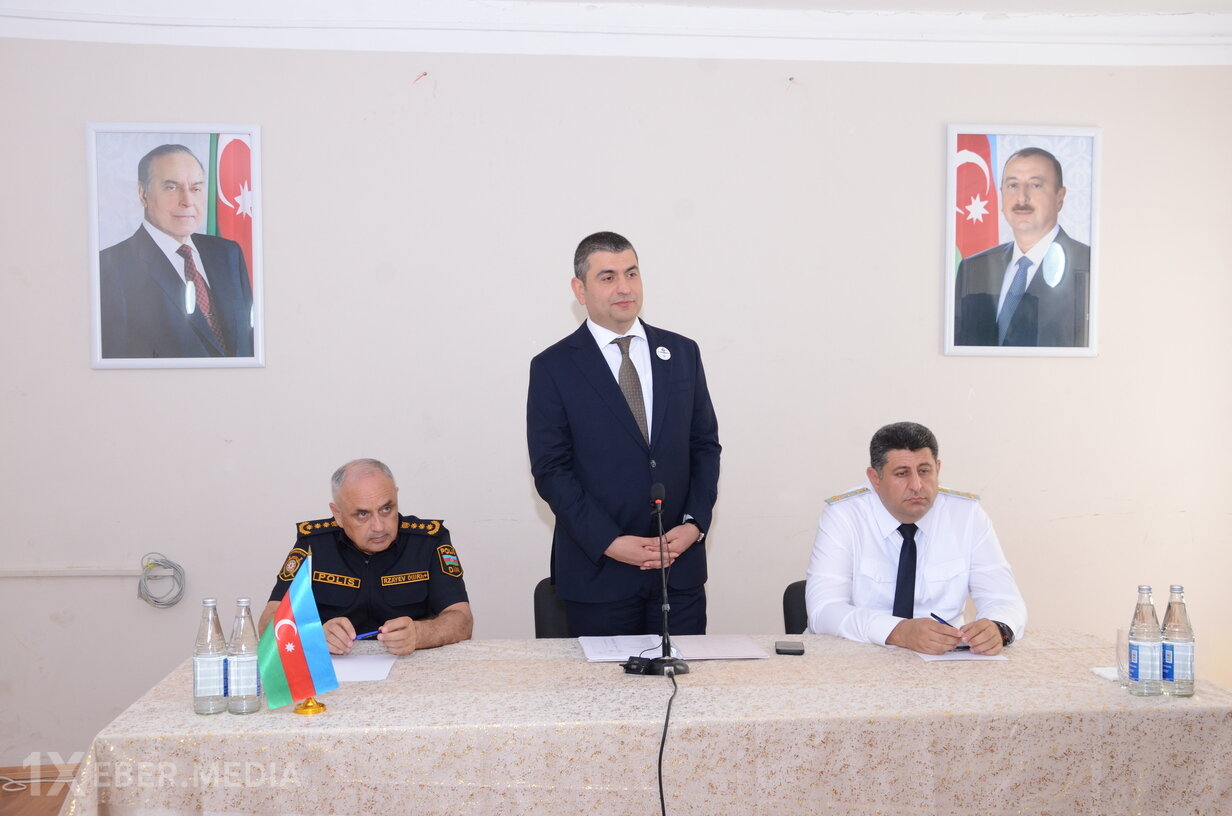 Elşən Həsənli Kürdəmir şəhər sakinləri ilə görüşüb