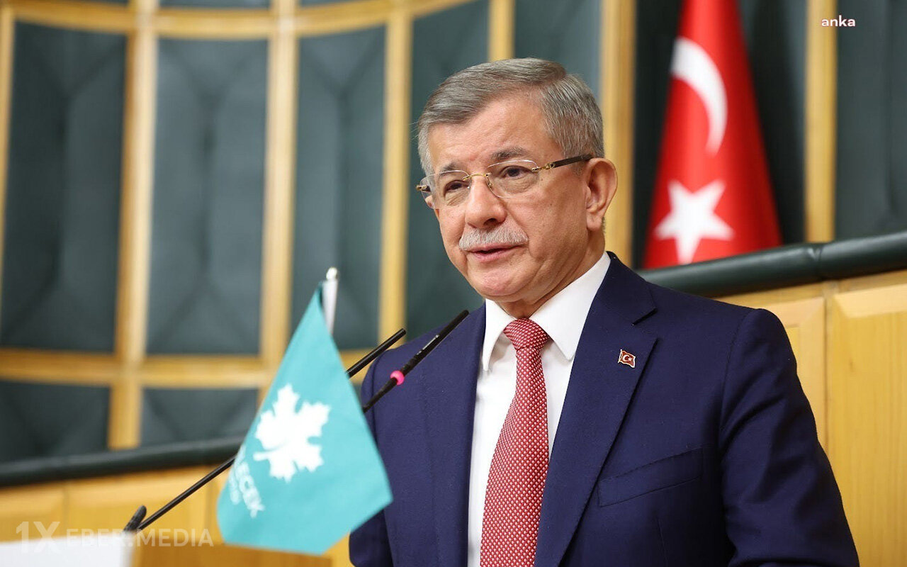 Əhməd Davudoğlu siyasətdən getdi