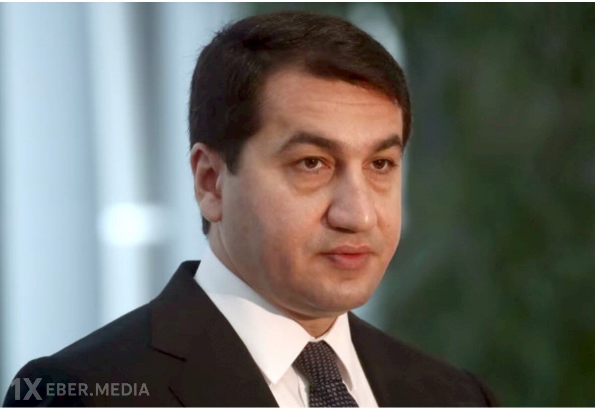Hikmət Hacıyev: Azərbaycan D8-ə üzv olmasına çox önəm verir
