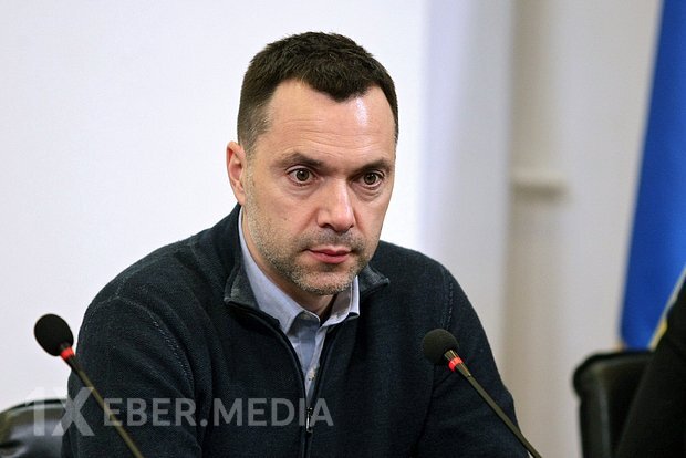 Arestoviç: Baş komandanın dəyişdirilməsi Zelenskinin məsuliyyətdən yayınmaq planının tərkib hissəsidir