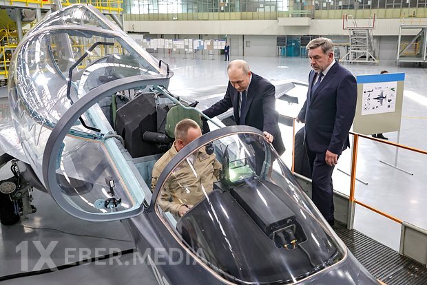Putinə yeni Yak-130M təyyarəsi təqdim olundu