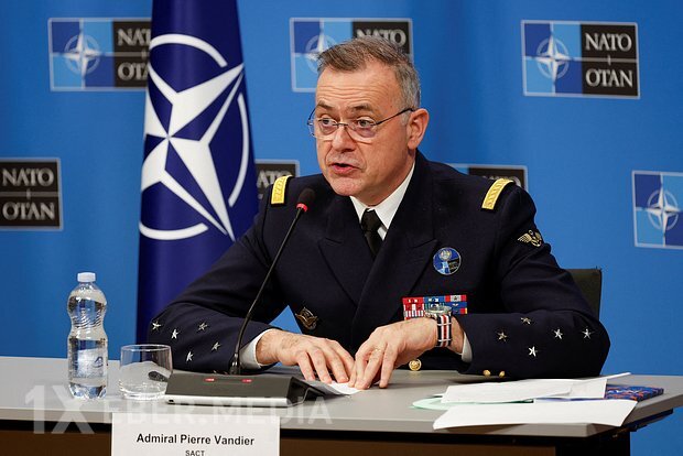 NATO admiralı: Alyans silah istehsalına yanaşmasını dəyişməlidir
