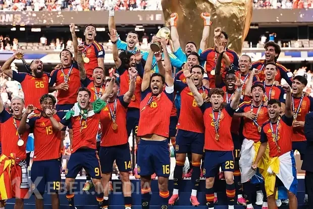 Tramp İspaniya yığmasının çempionluq fotosundan çıxarıldı