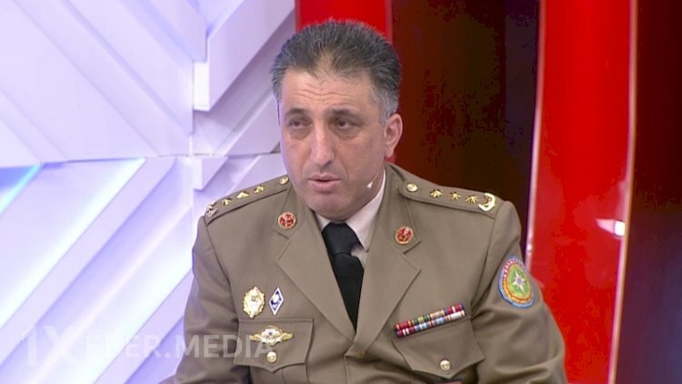 Nazir rəisi təqaüdə göndərdi