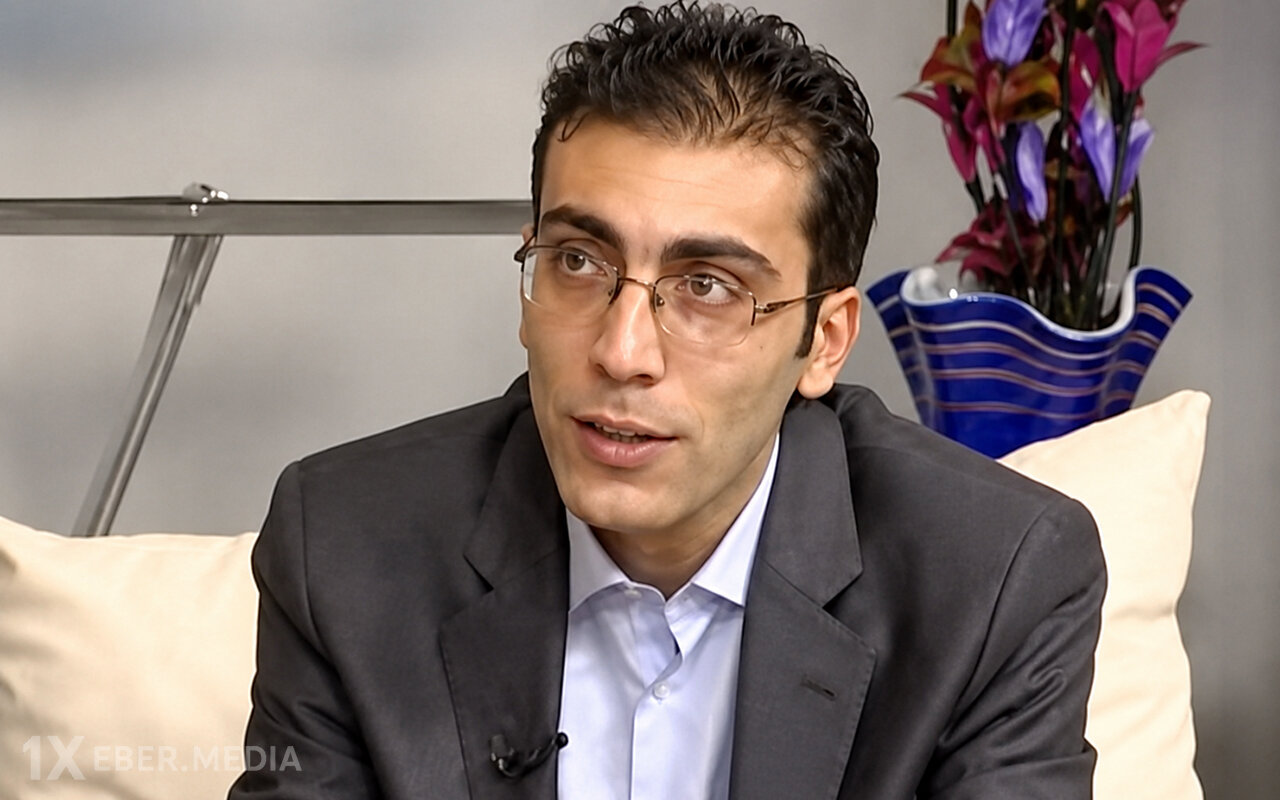 “Qəbrim üstə ağlamayın, mən gülməkdən ölmüşəm...”