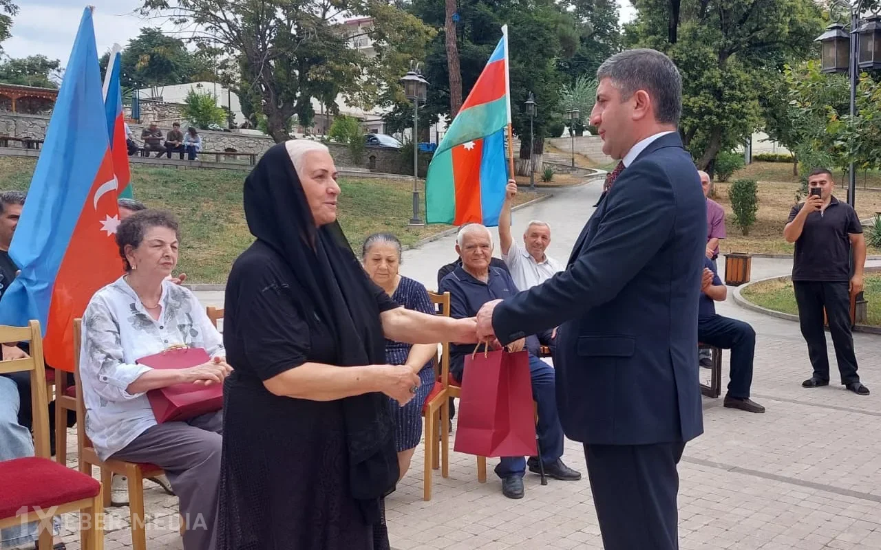 Köç karvanı Xankəndi şəhərinə çatıb - FOTOLAR (YENİLƏNİB)