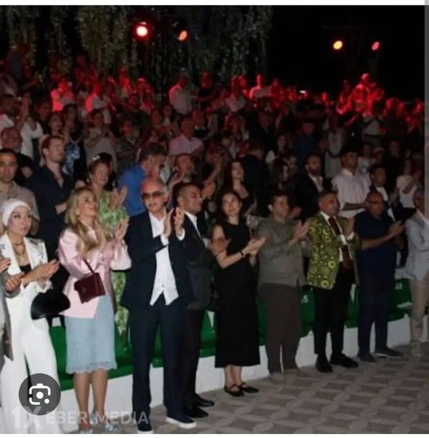 Polad Bülbüloğlu cəmiyyəti iki yerə böldü: Fərdi azadlıq, yoxsa ağsaqqal mənəviyyatı?