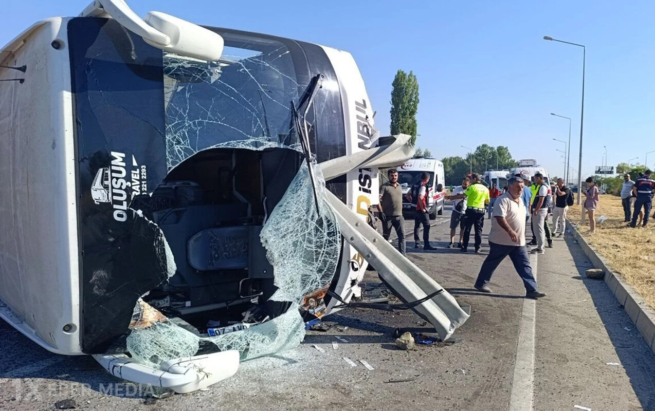 Türkiyədə avtobus qəzaya düşdü, 22 yaralı - Fotolar