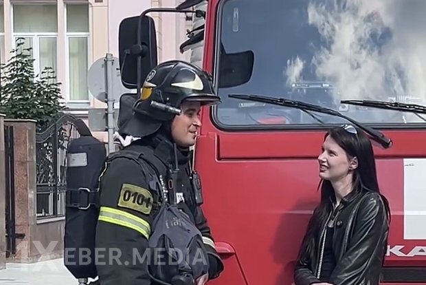 FHN əməkdaşı təsadüfi fotosessiya ilə sosial şəbəkələrdə məşhurlaşdı
