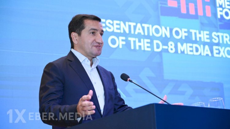 Ukrayna Prezidenti Hikmət Hacıyevi təltif etdi