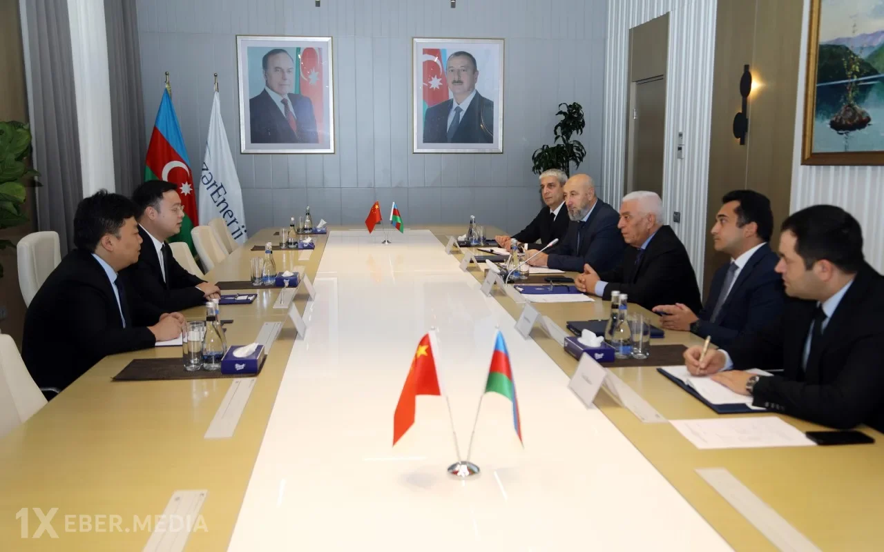 “AzərEnerji” və Çinin “Universal Energy” şirkəti rəhbərliyinin görüşü olub - FOTO