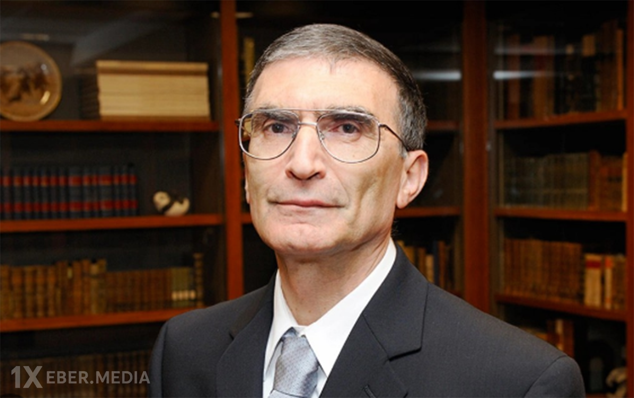 Prezident Əziz Səncəri təltif etdi