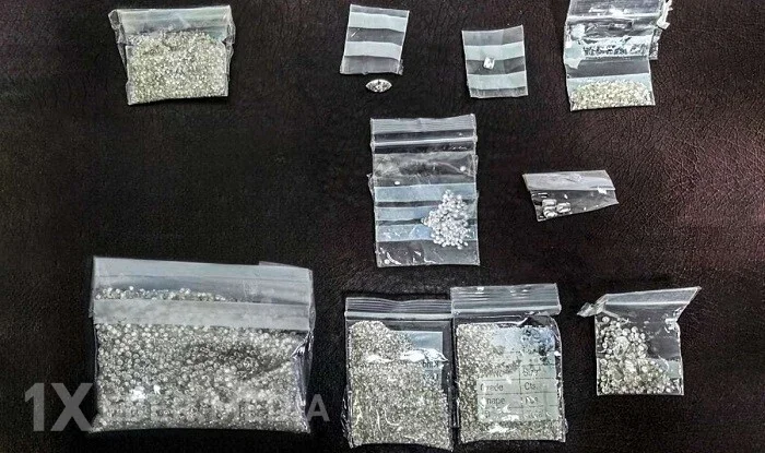 Hava limanında 654.90 karat brilyant qaşlar müsadirə edildi