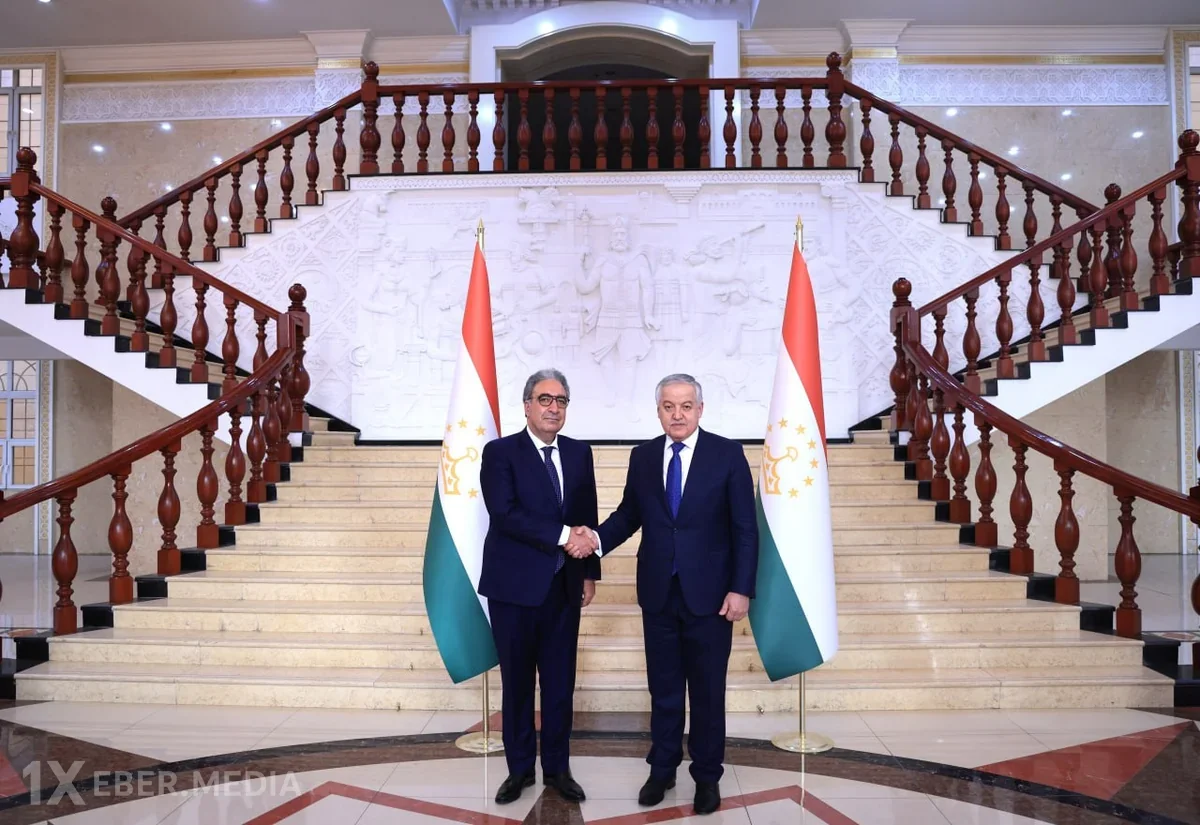 Azərbaycan səfiri etimadnaməsinin surətini Tacikistanın XİN rəhbərinə təqdim edib