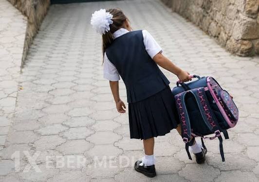 Çanta yoxsa sement kisəsi? — Məktəblilərin ağır "yükü"
