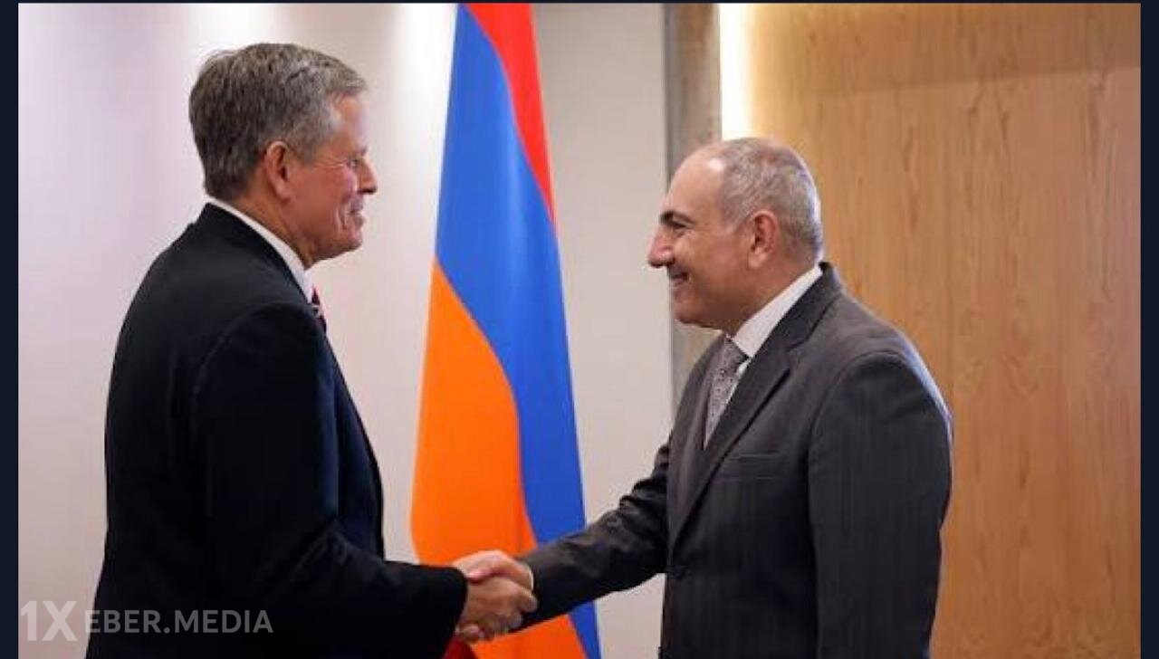 Paşinyan ABŞ senatoru ilə müzakirələr apardı
