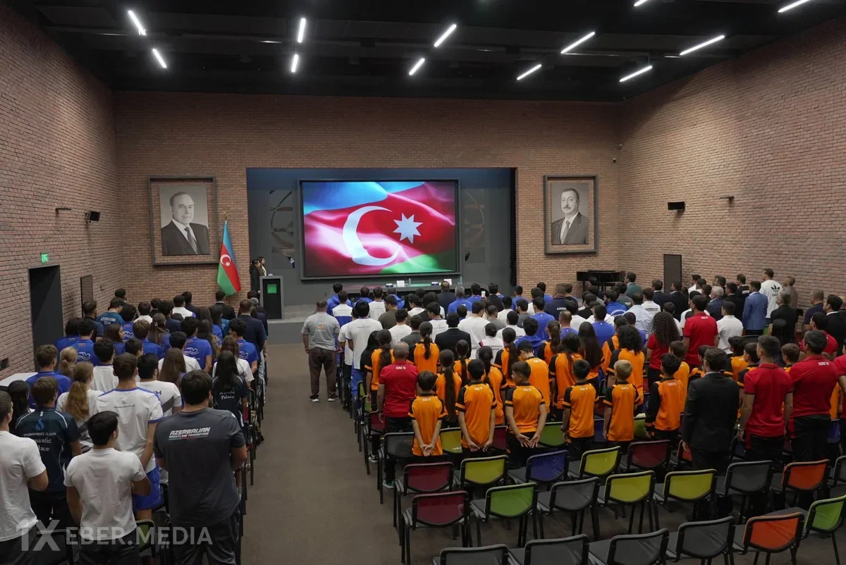 Fərid Qayıbov ötən ay beynəlxalq yarışlarda uğur qazanan idmançılarla görüşüb