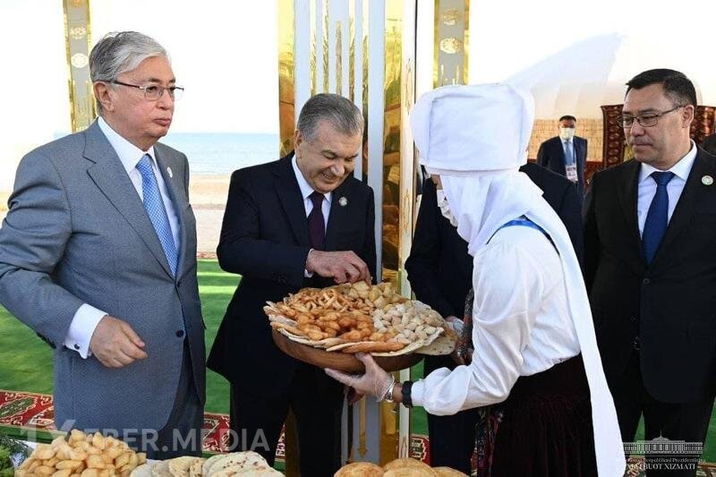 Steyk, quzu qabırğası, hinduşkalı plov... - MDB liderlərinə bu yeməklər verildi