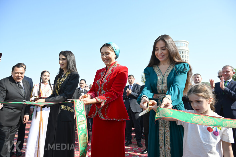 Leyla Əliyeva MAMA “Ana təbiət” beynəlxalq incəsənət sərgisində