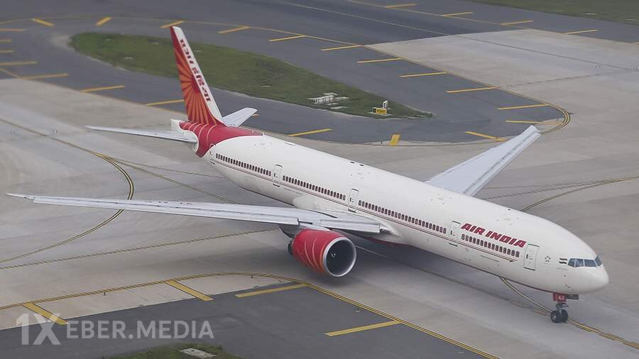 Air India təyyarəsi təcili eniş etdi