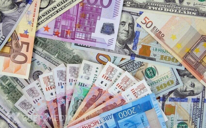Dollar sabit qaldı, avro ucuzlaşdı