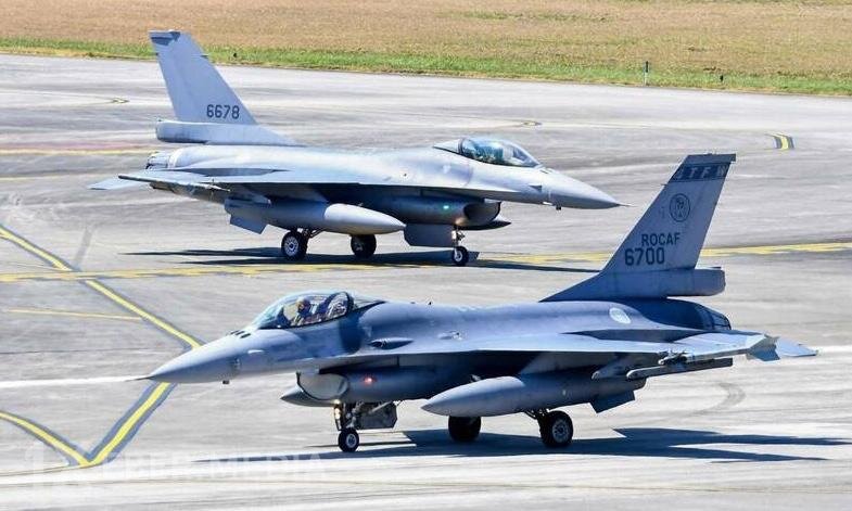 Tayvana ilk F-16V qırıcıları çatdı