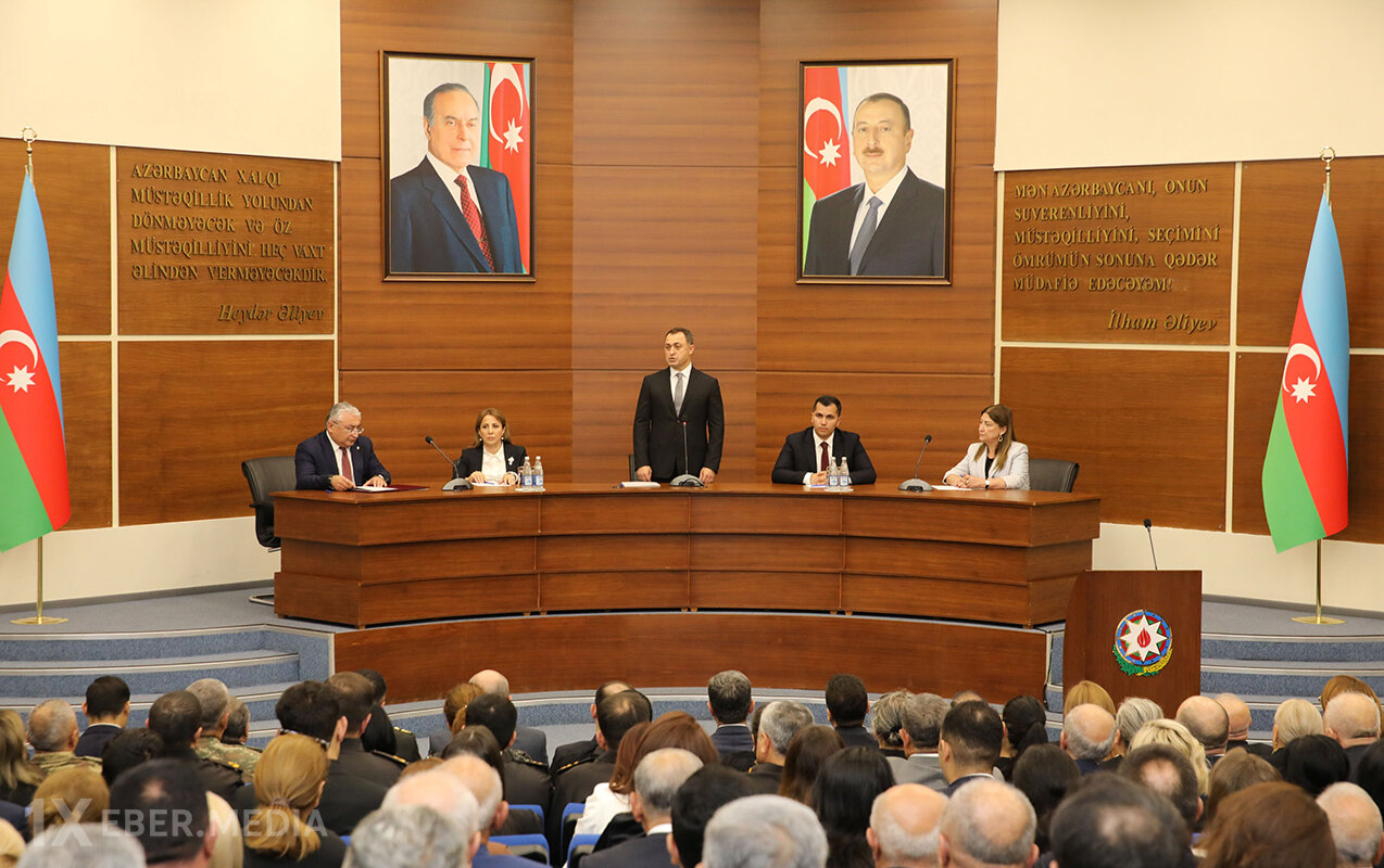 Nizamidə Prezidentin YAP-ın VIII Qurultayındakı nitqindən irəli gələn vəzifələrin icrası ilə bağlı müşavirə - Fotolar