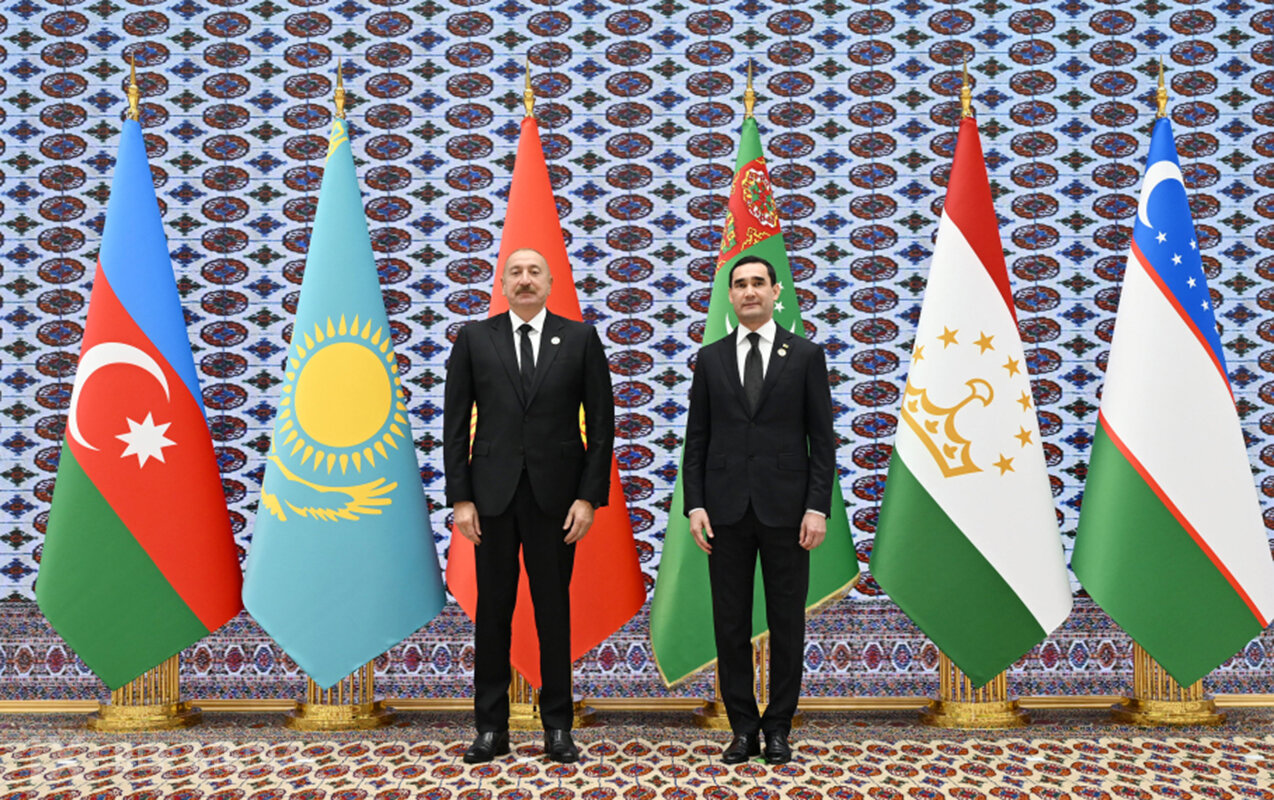 Berdiməhəmmədov Əliyevi qarşıladı